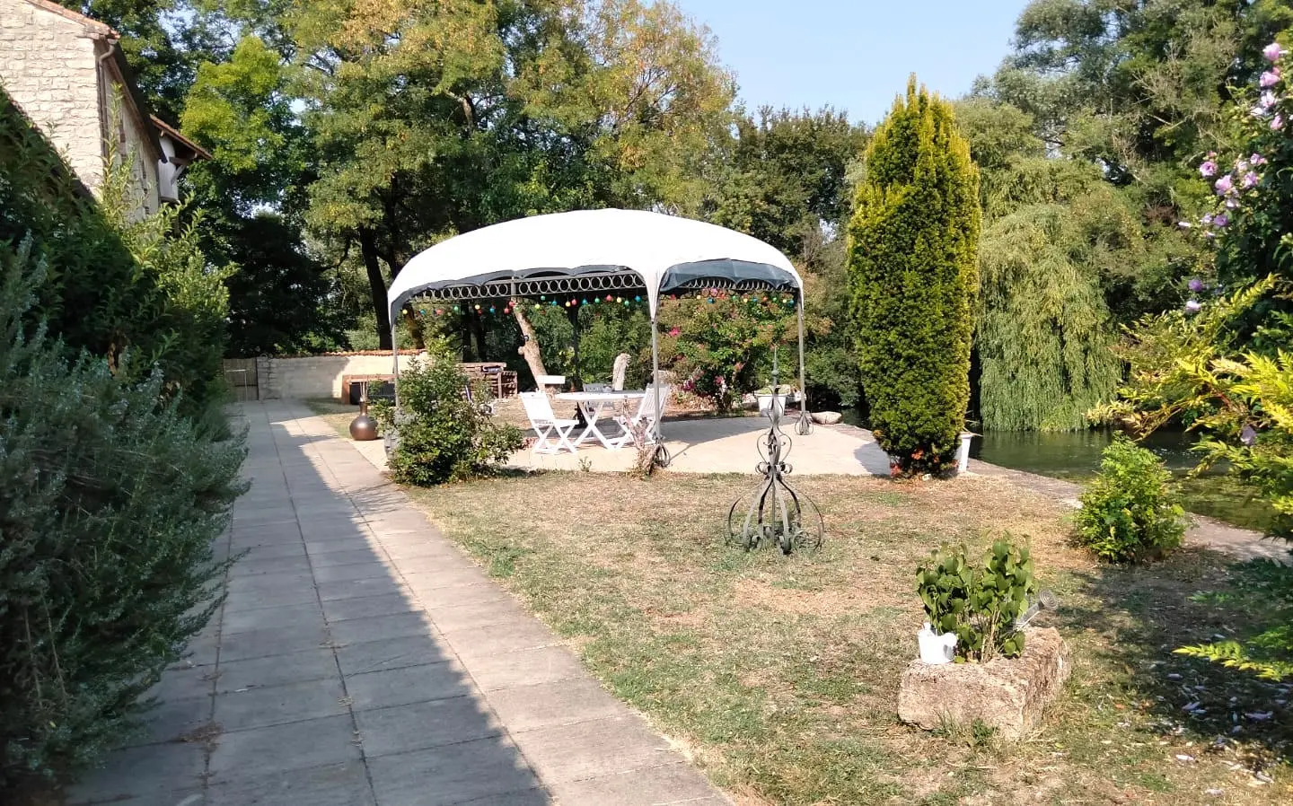 Old Stone Mill Of 500 M² With Private Island And River Views In Charente