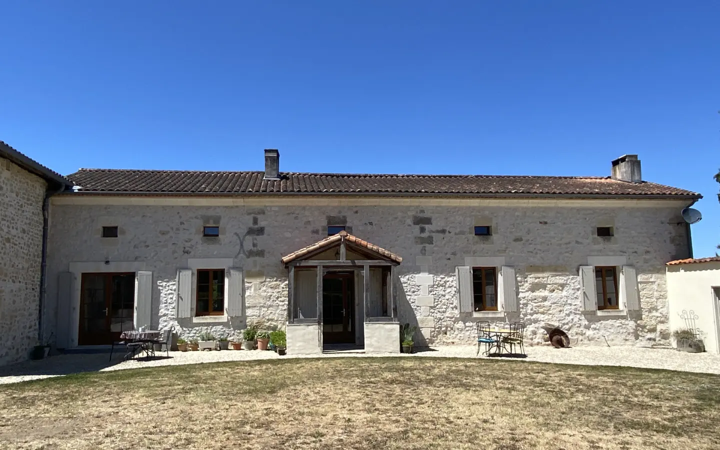 House Of 130 M² With Outbuildings And Land In Les Essards