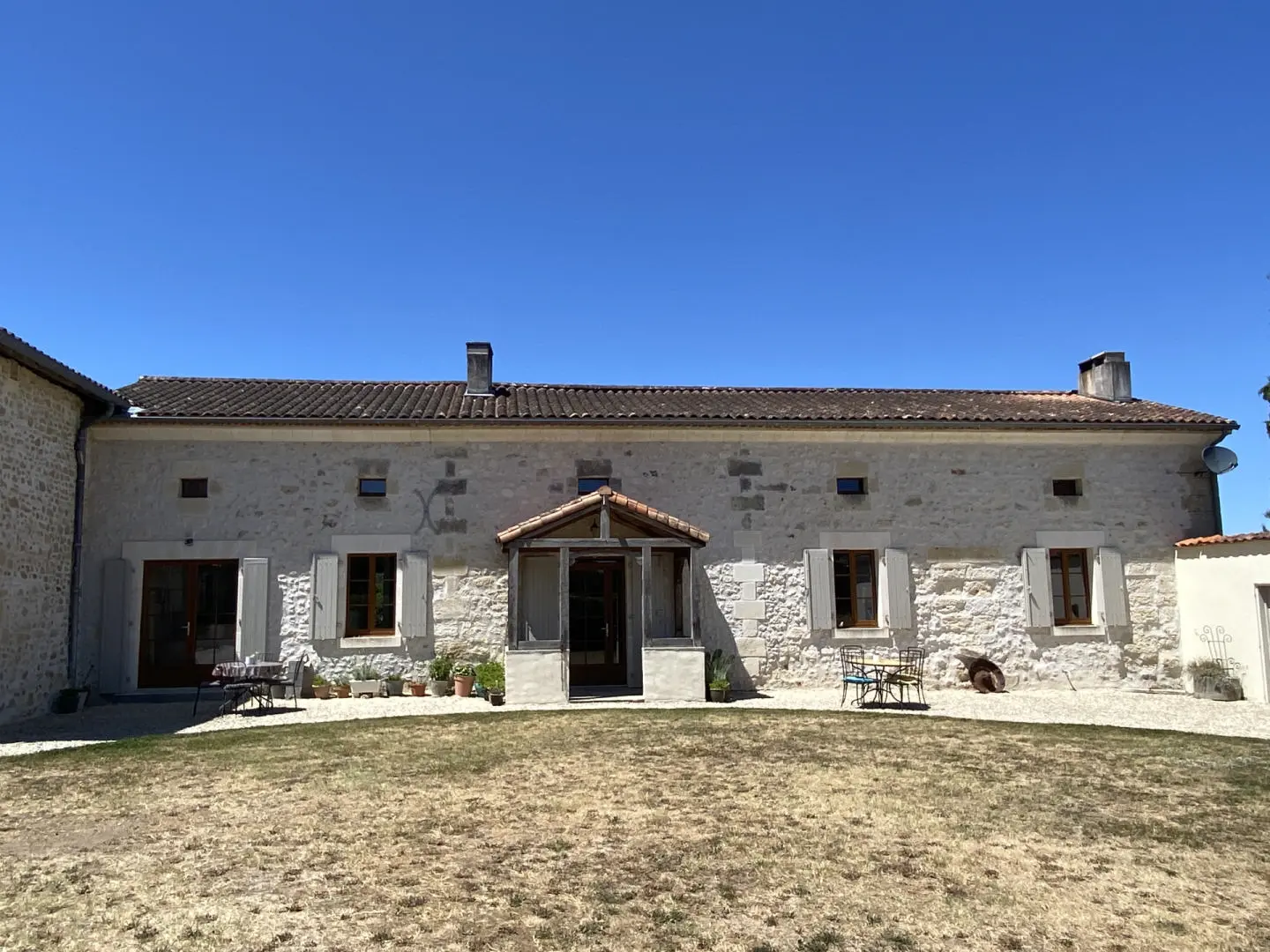 House Of 130 M² With Outbuildings And Land In Les Essards