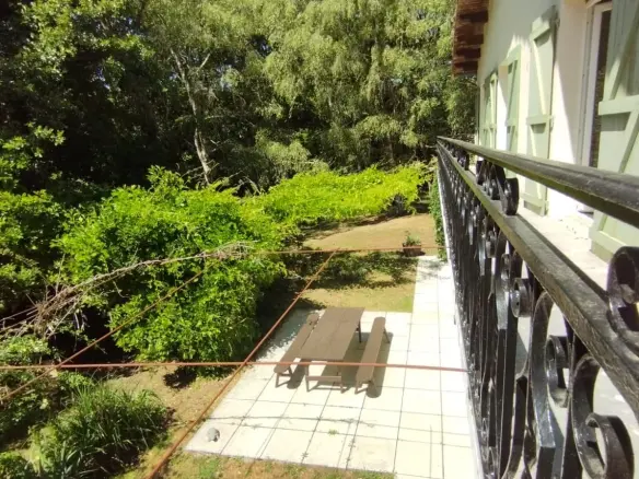 4-bedroom House In Alloue, France (143 M²)
