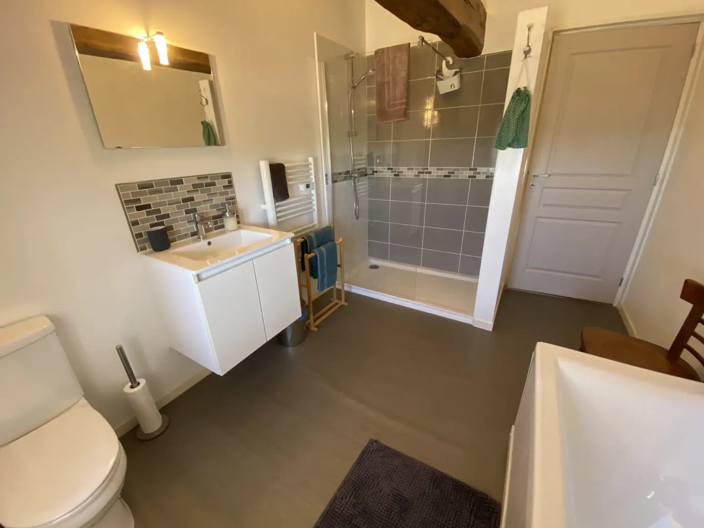 House Of 130 M² With Outbuildings And Land In Les Essards