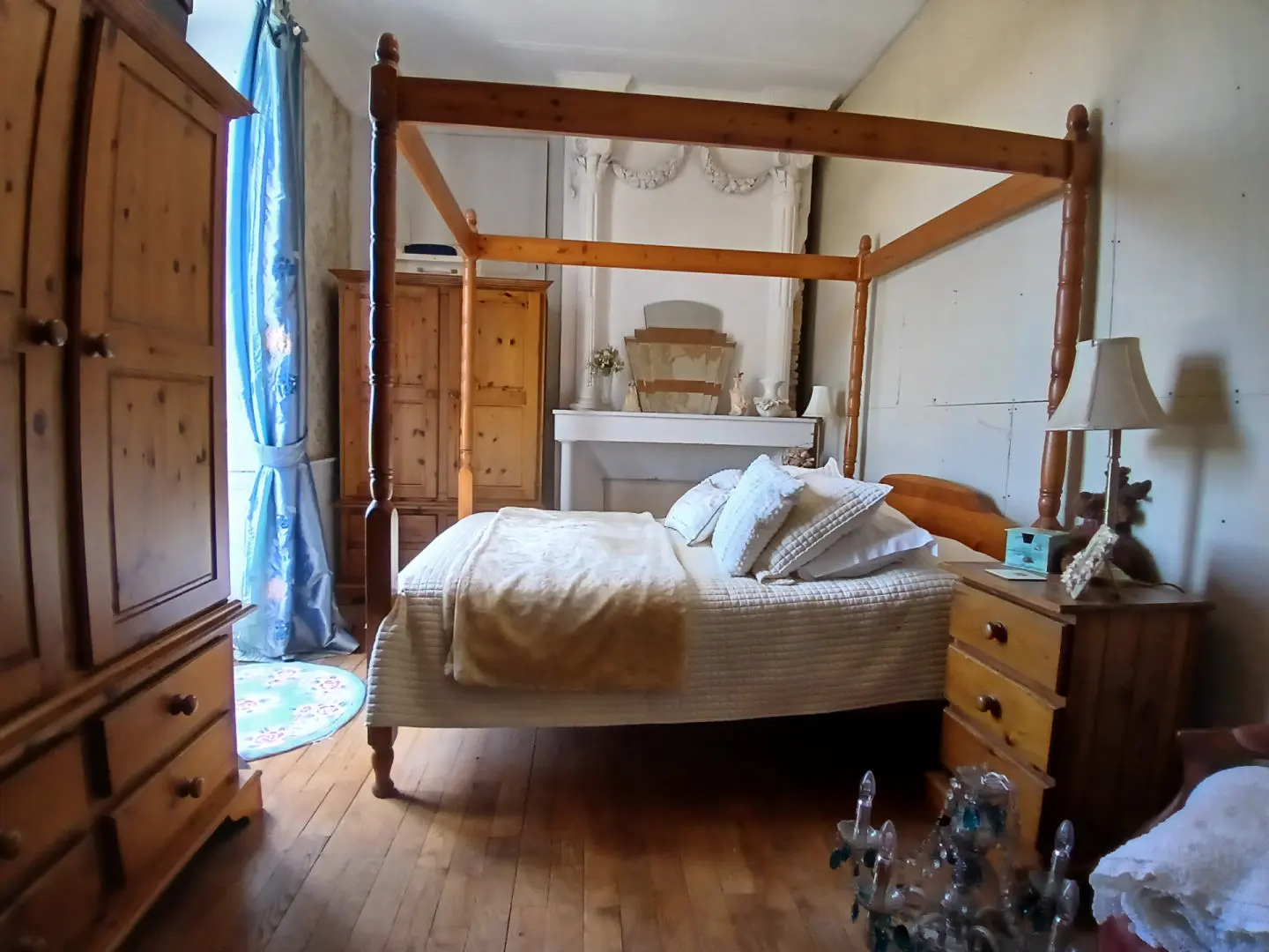 Village House Of 14 Rooms With Château Views In Dordogne