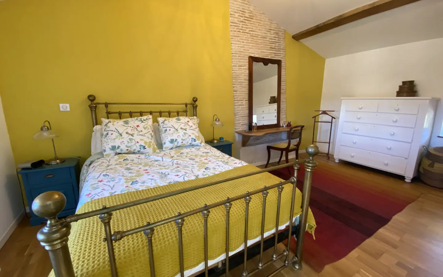 House Of 130 M² With Outbuildings And Land In Les Essards