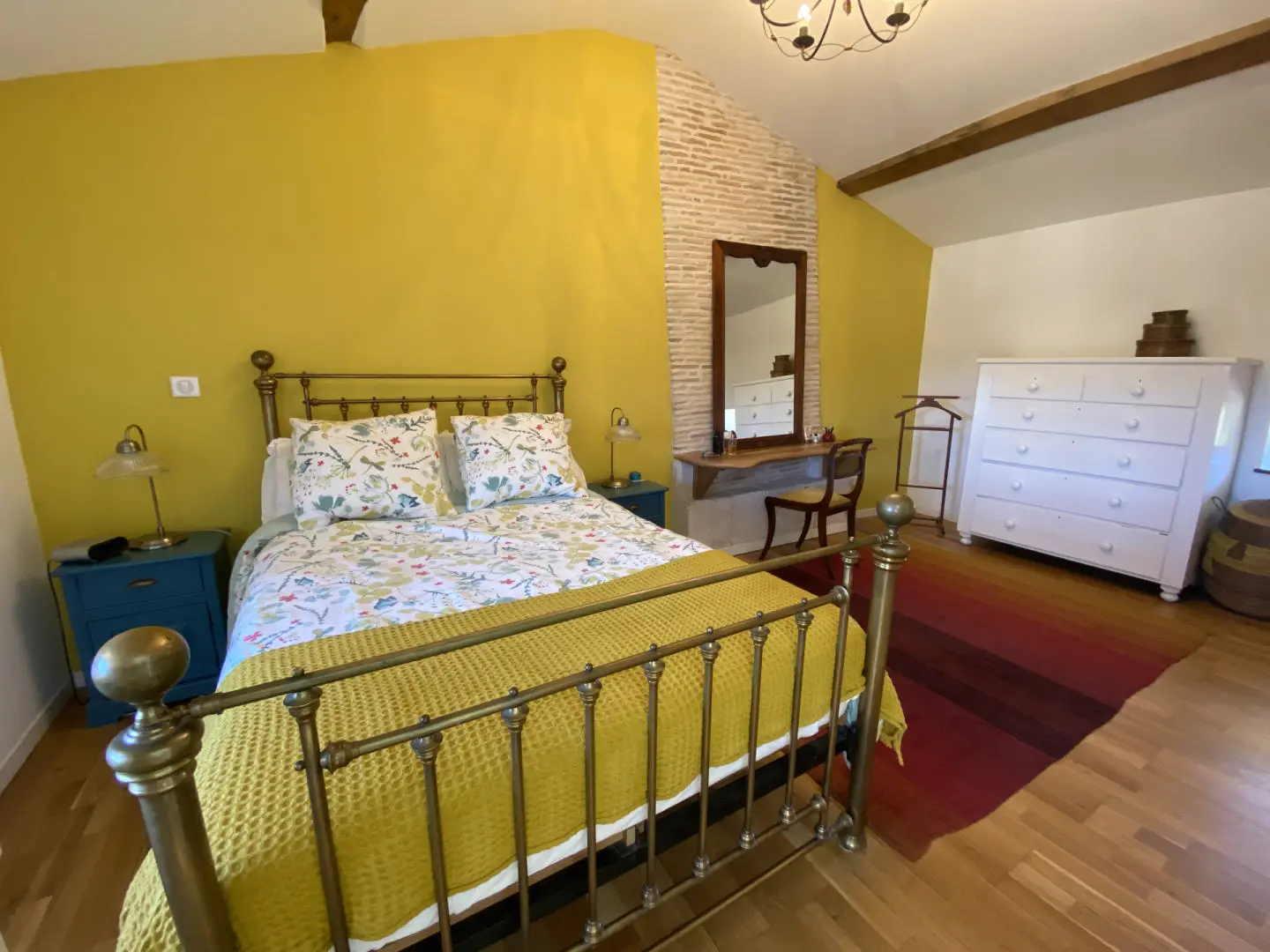 House Of 130 M² With Outbuildings And Land In Les Essards