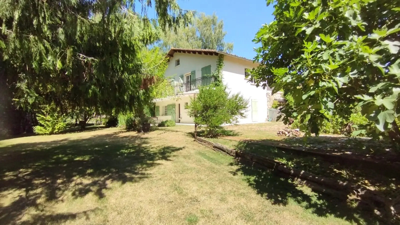 House Of 4 Bedrooms With River Views, Barns, Water Sports In Riverside Village