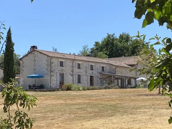 House Of 130 M² With Outbuildings And Land In Les Essards