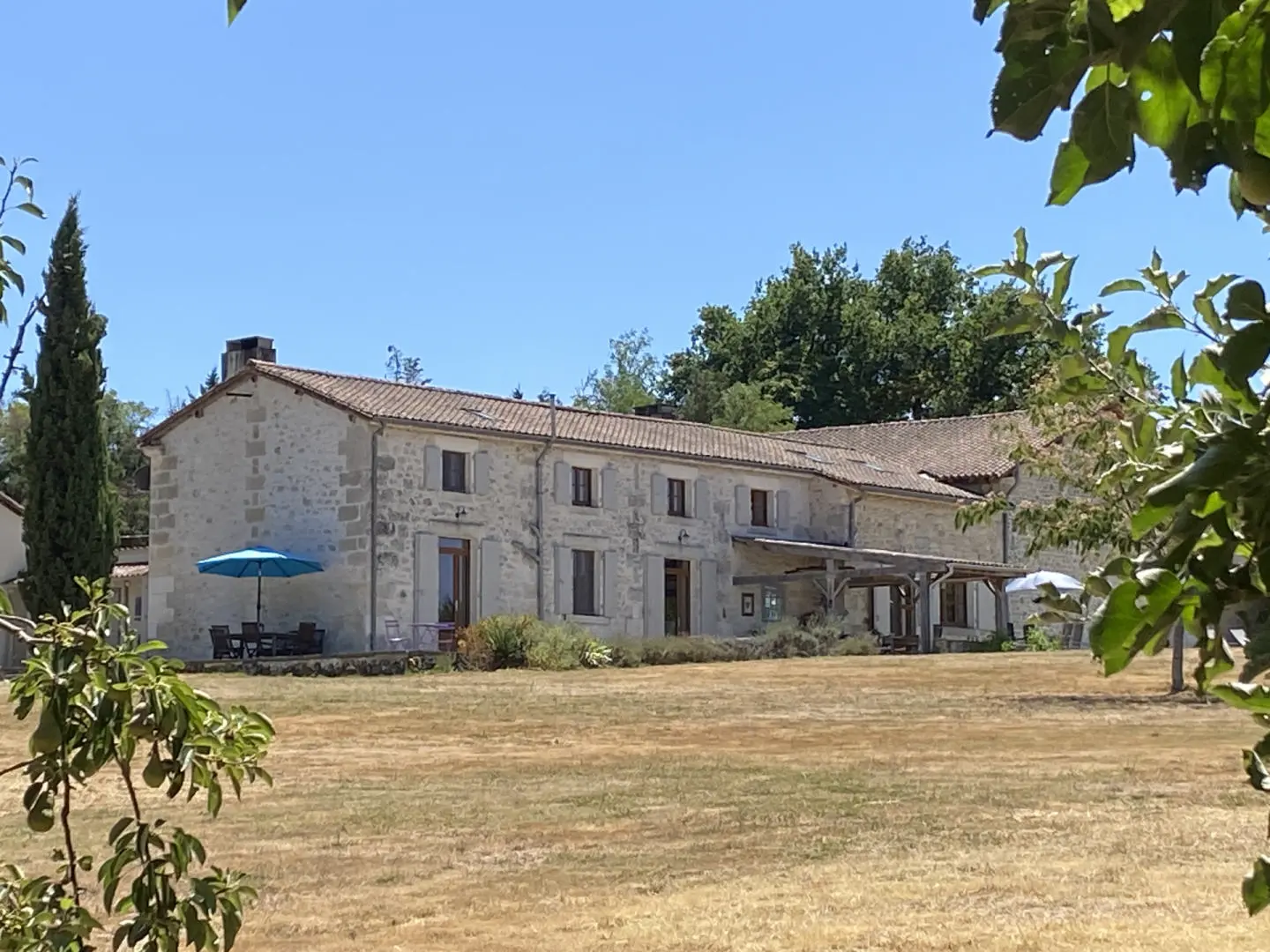 House Of 130 M² With Outbuildings And Land In Les Essards