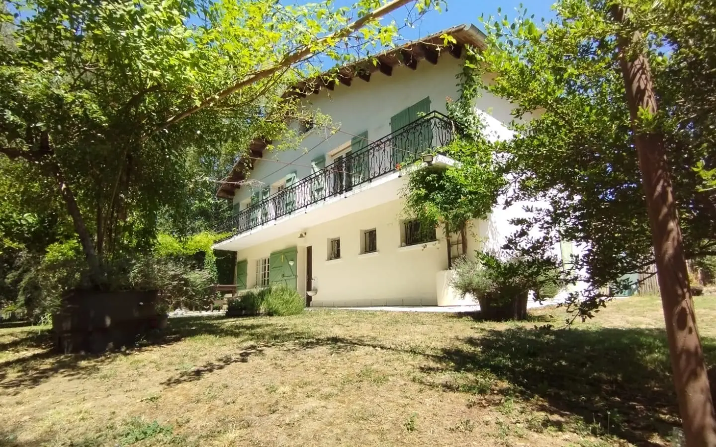 4-bedroom House In Alloue, France (143 M²)