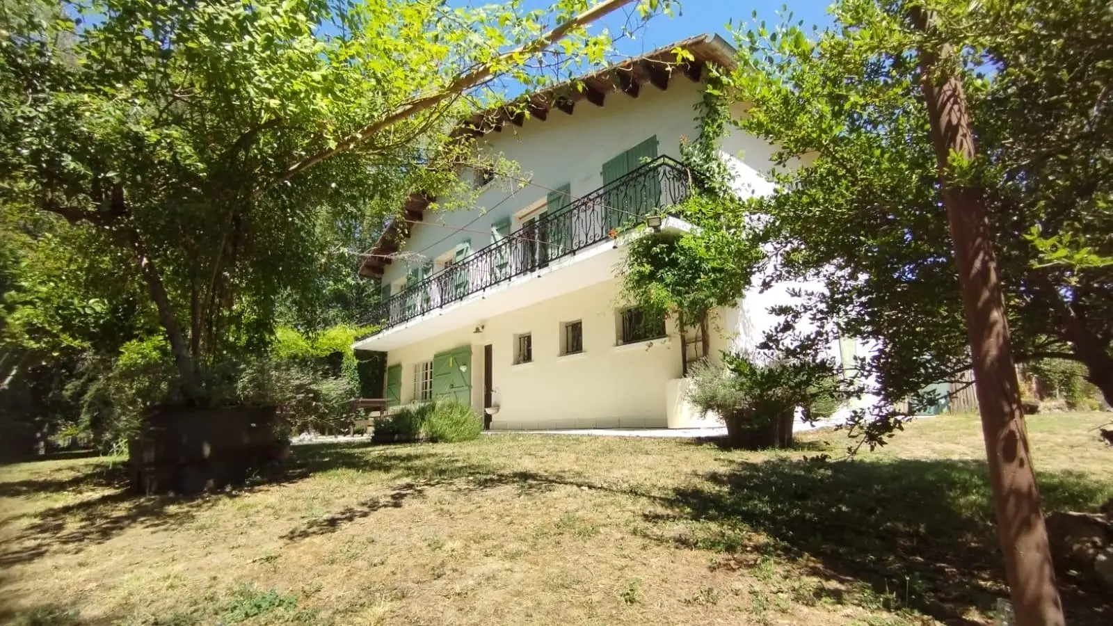 House Of 4 Bedrooms With River Views, Barns, Water Sports In Riverside Village