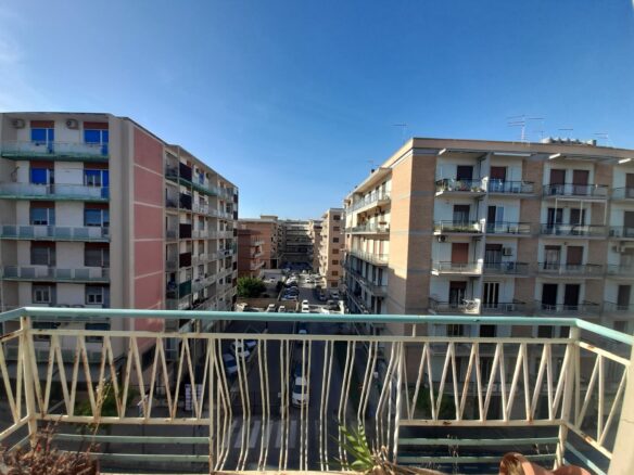 Apartment Of 78 M² With 3 Rooms In Teocríto 136