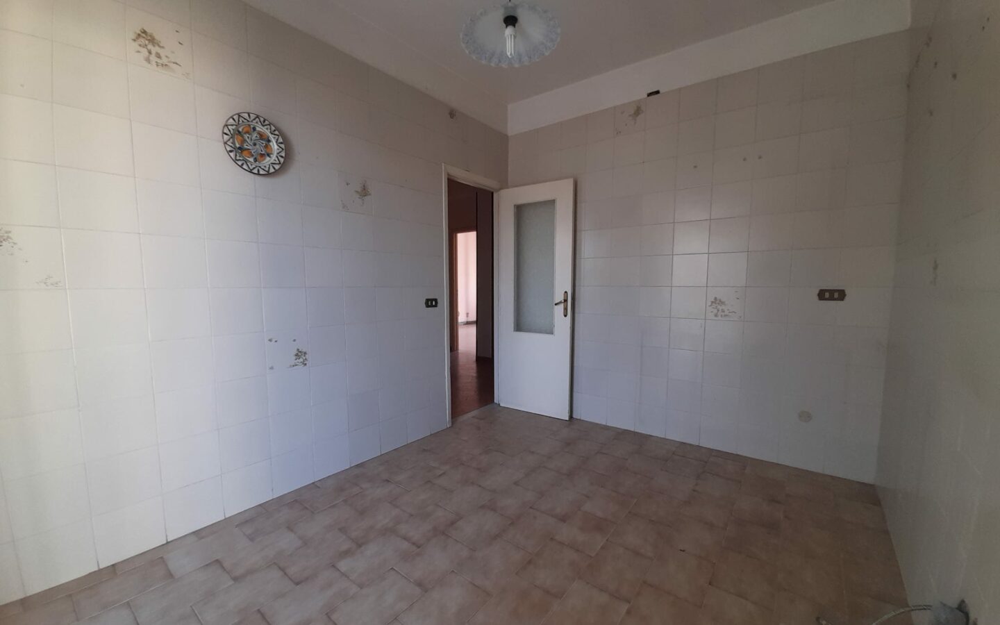 Apartment Of 78 M² With 3 Rooms In Teocríto 136