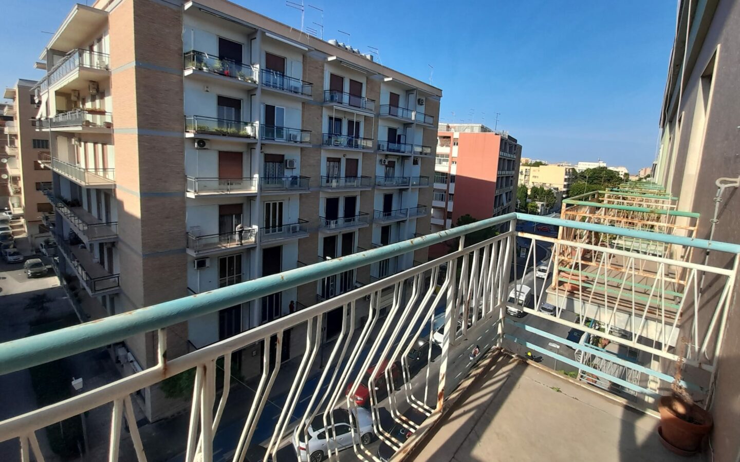 Apartment Of 78 M² With 3 Rooms In Teocríto 136