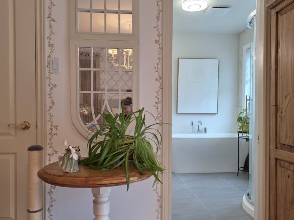 Apartment Of 90 M² With Balcony In Saint-sauveur