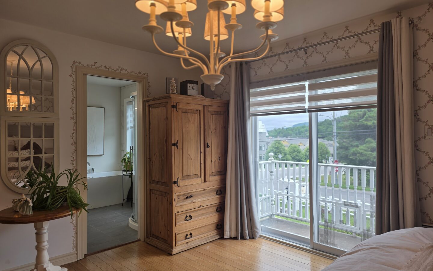 Apartment Of 90 M² With Balcony In Saint-sauveur