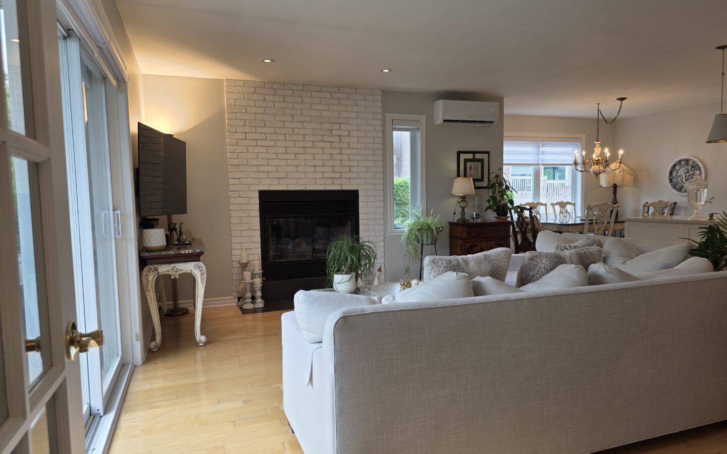 Apartment Of 90 M² With Balcony In Saint-sauveur