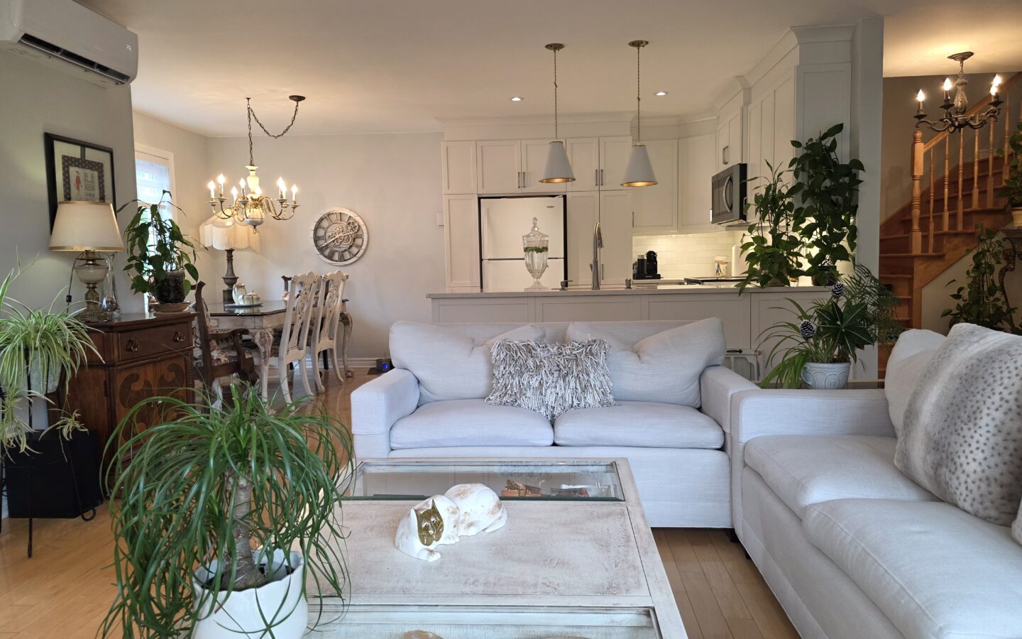 Apartment Of 90 M² With Balcony In Saint-sauveur
