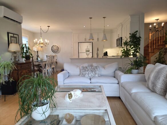 Apartment Of 90 M² With Balcony In Saint-sauveur