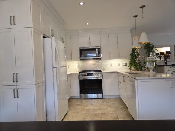 Apartment Of 90 M² With Balcony In Saint-sauveur