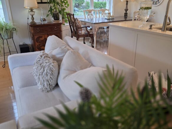 Apartment Of 90 M² With Balcony In Saint-sauveur