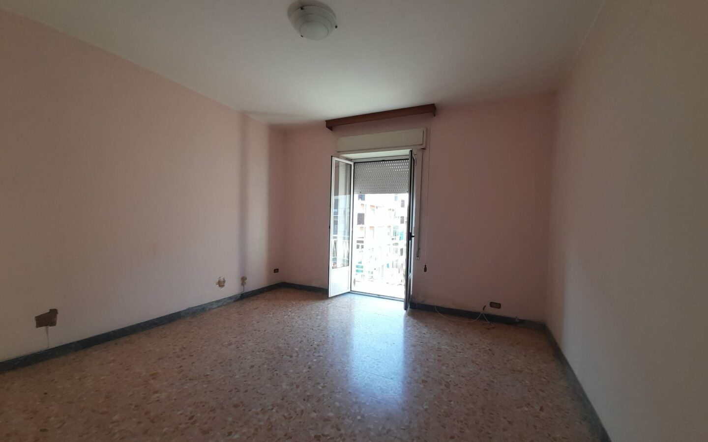 Apartment Of 78 M² With 3 Rooms In Teocríto 136