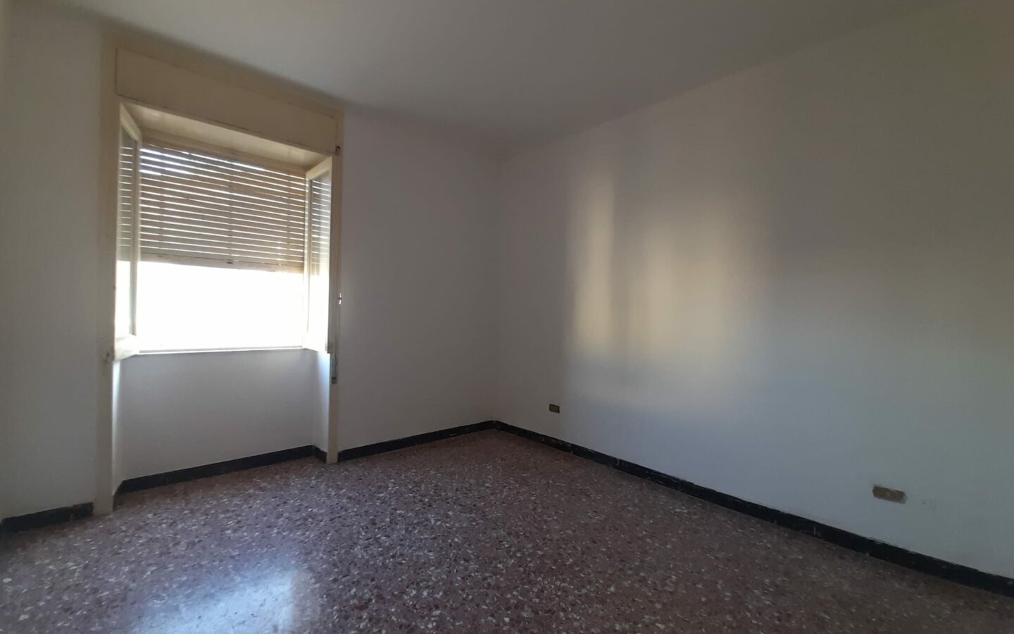 Apartment Of 78 M² With 3 Rooms In Teocríto 136