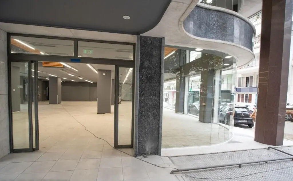Commercial Property Of 815 M² In Thessaloniki
