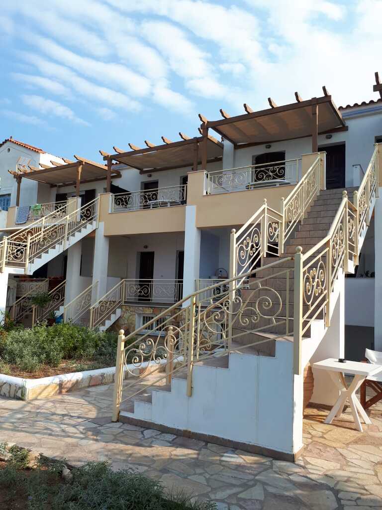 Commercial Property Of 660 M² In Attica