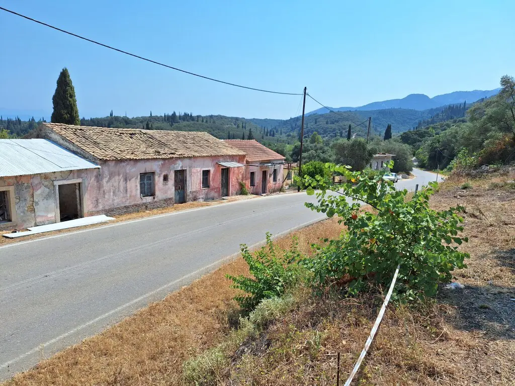 Land Of 932 M² In Corfu