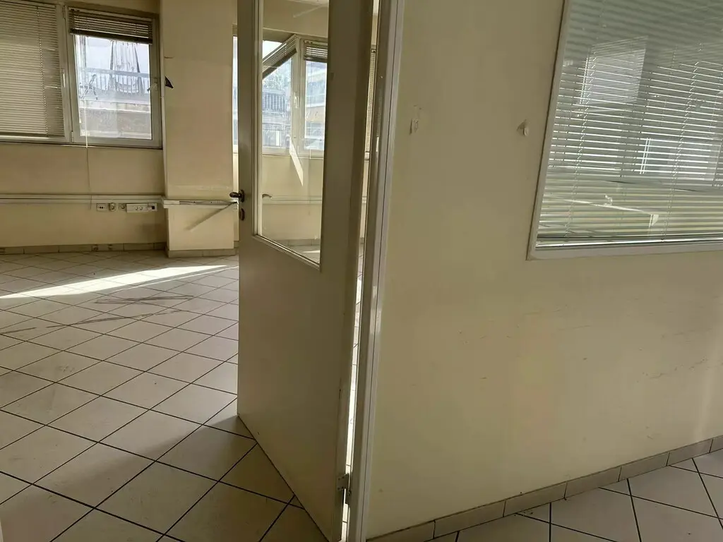 Building Of 1180 M² In Athens