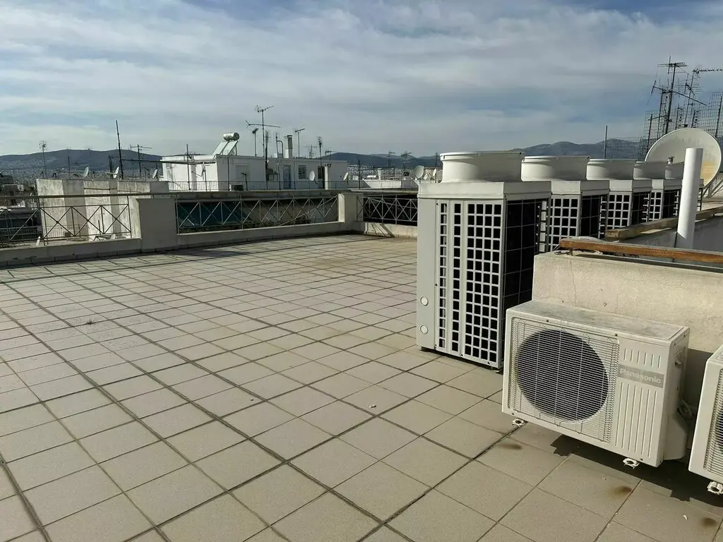 Building Of 1180 M² In Athens