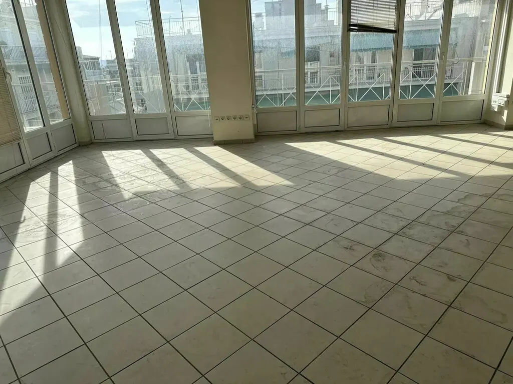 Building Of 1180 M² In Athens