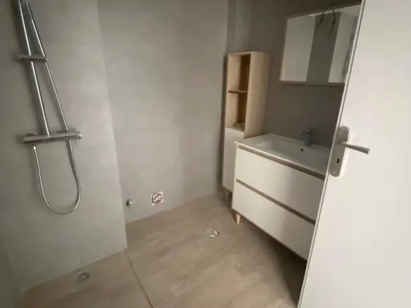 3-bedroom Flat In Nikaia, Greece (100 M²)