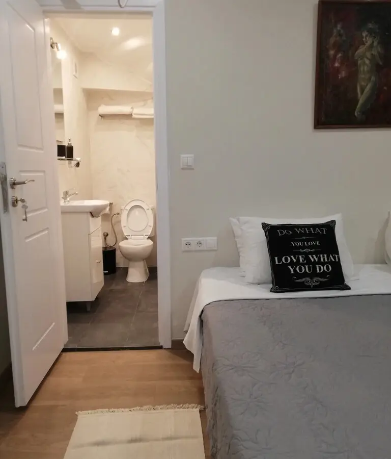 Building Of 638 M² In Athens