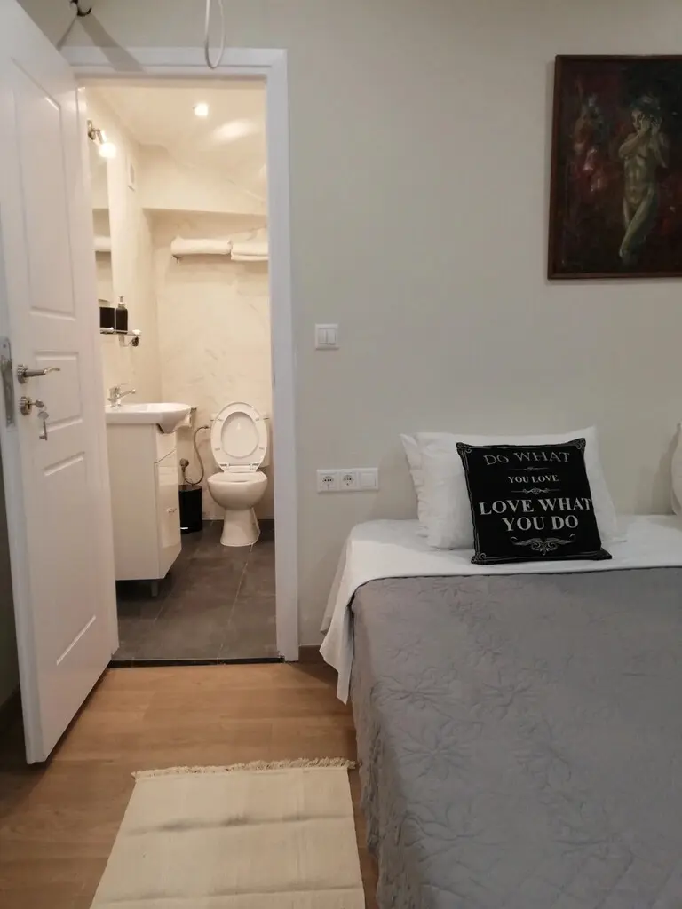 Building Of 638 M² In Athens