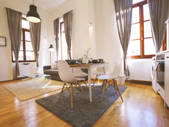 Building In Historic Center, Greece (638 M²)
