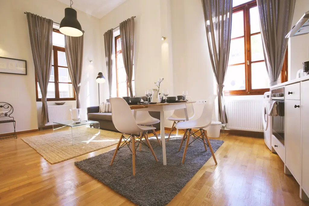 Building Of 638 M² In Athens
