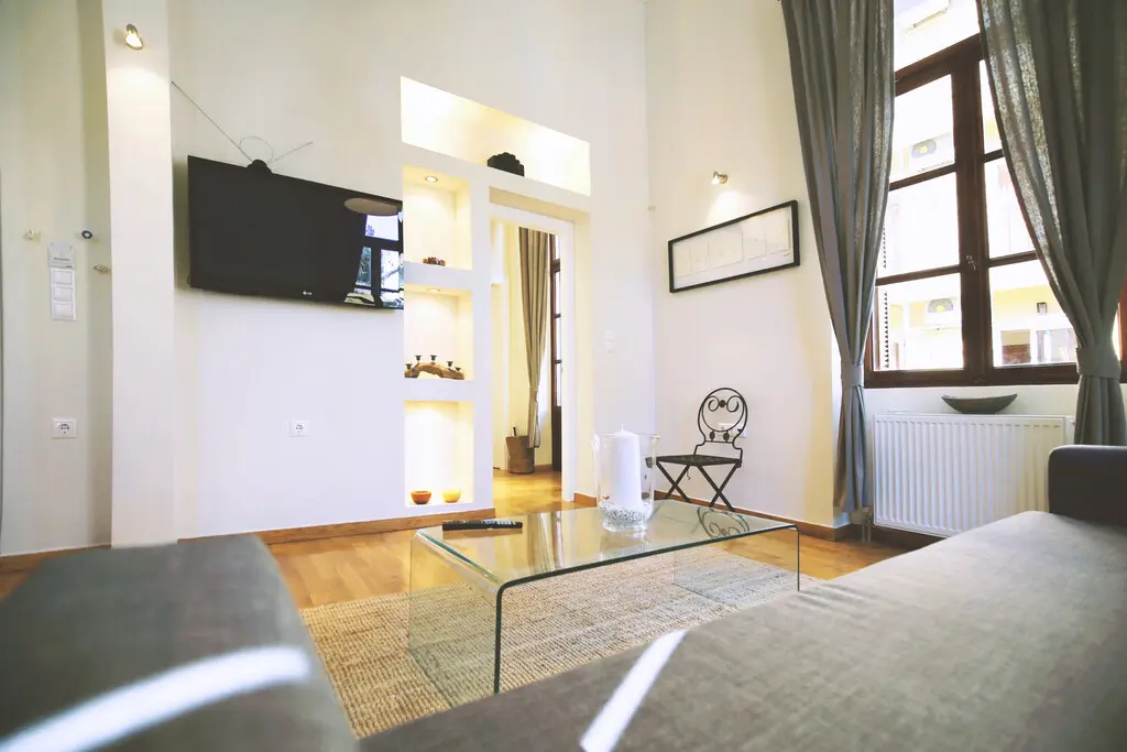 Building Of 638 M² In Athens