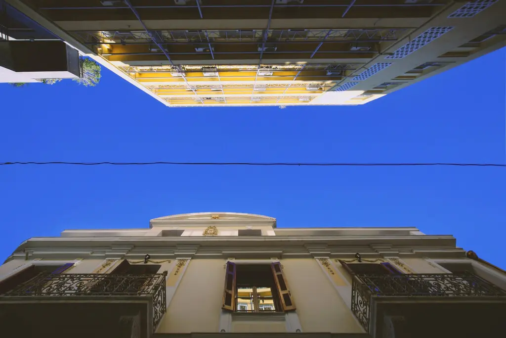 Building Of 638 M² In Athens