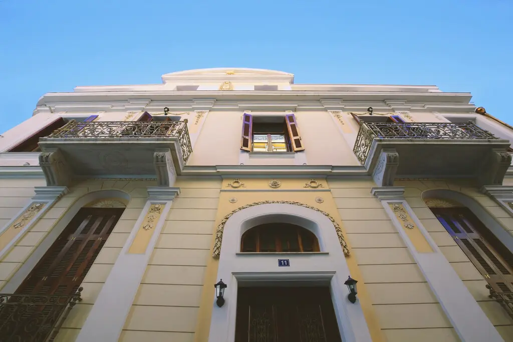 Building Of 638 M² In Athens