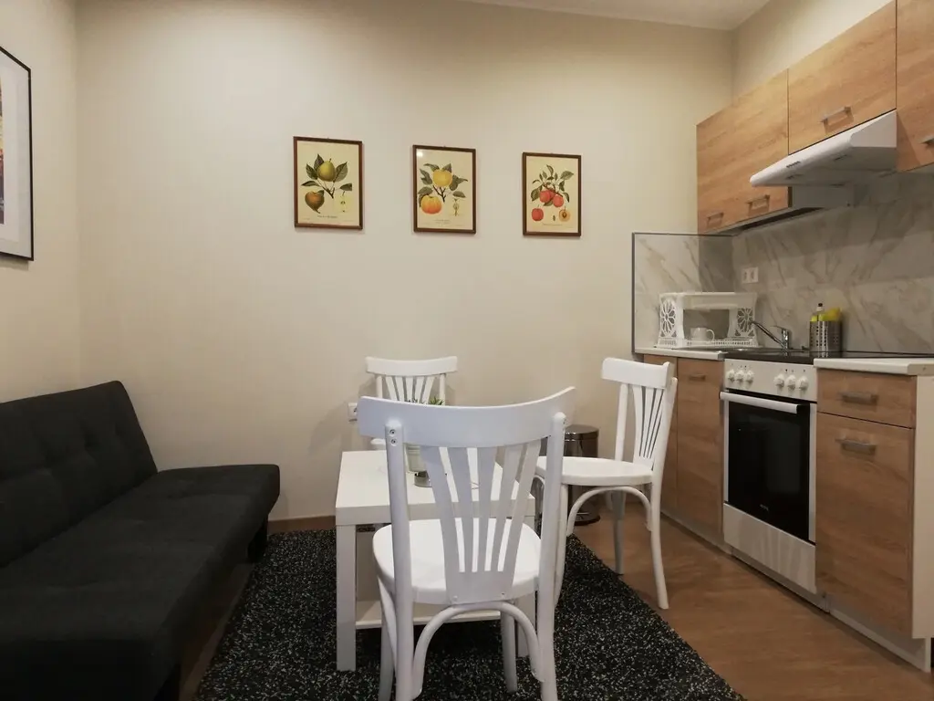 Building Of 638 M² In Athens