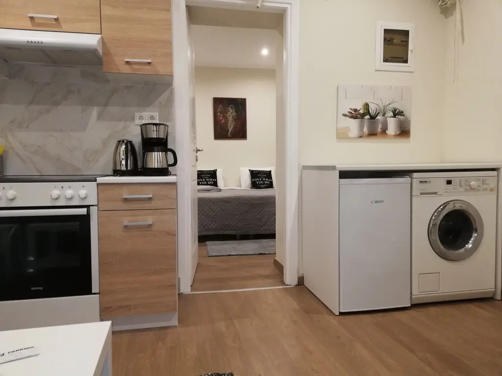 Building Of 638 M² In Athens