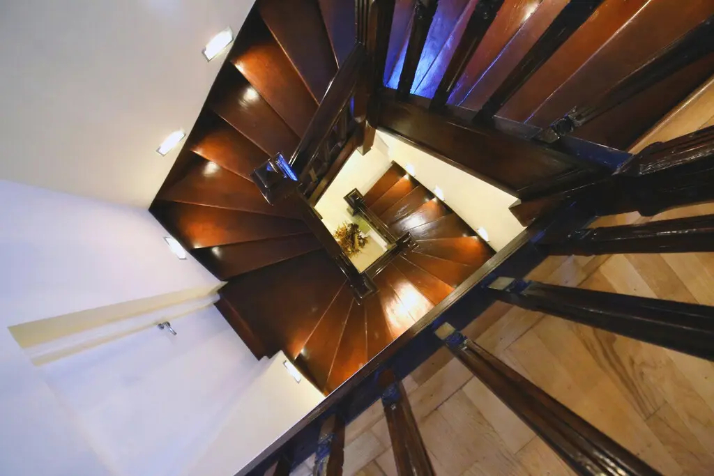 Building Of 638 M² In Athens