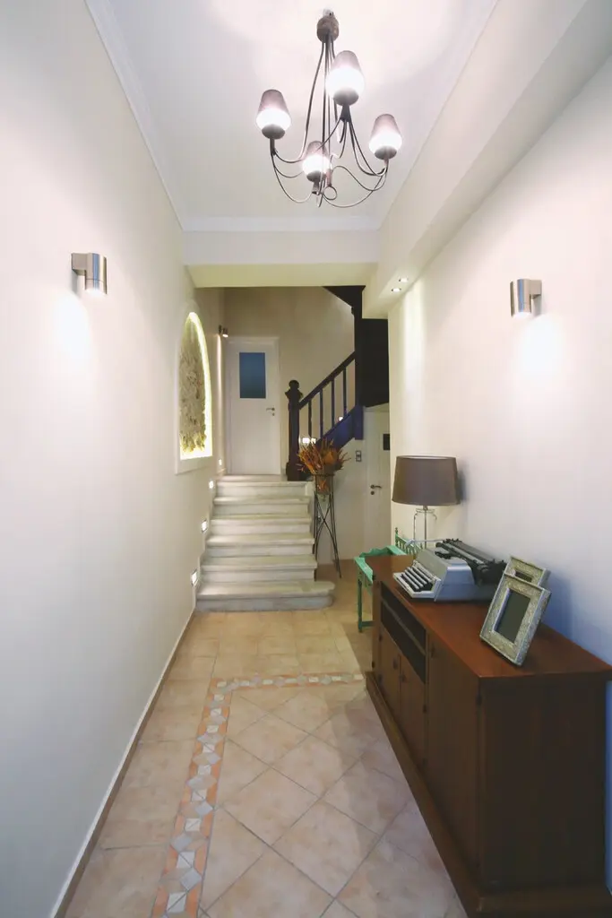 Building Of 638 M² In Athens