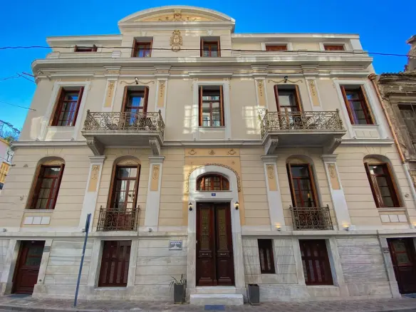 Building Of 638 M² In Athens