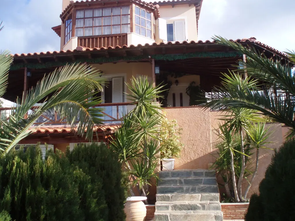 House Of 220 M² In Attica