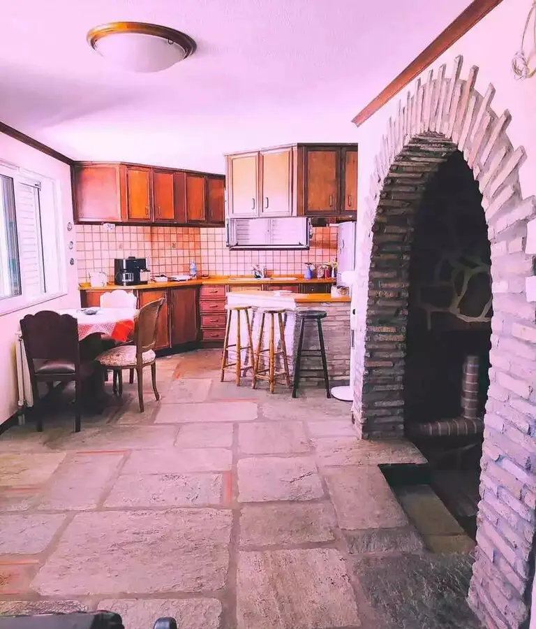 House Of 220 M² In Attica