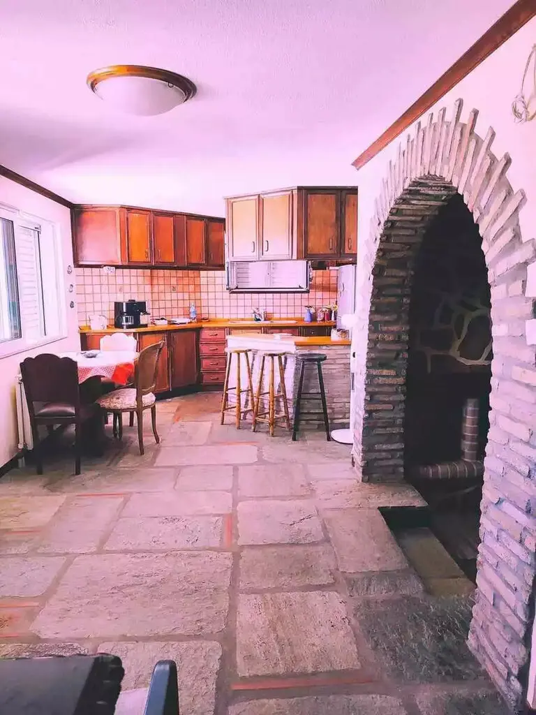 House Of 220 M² In Attica