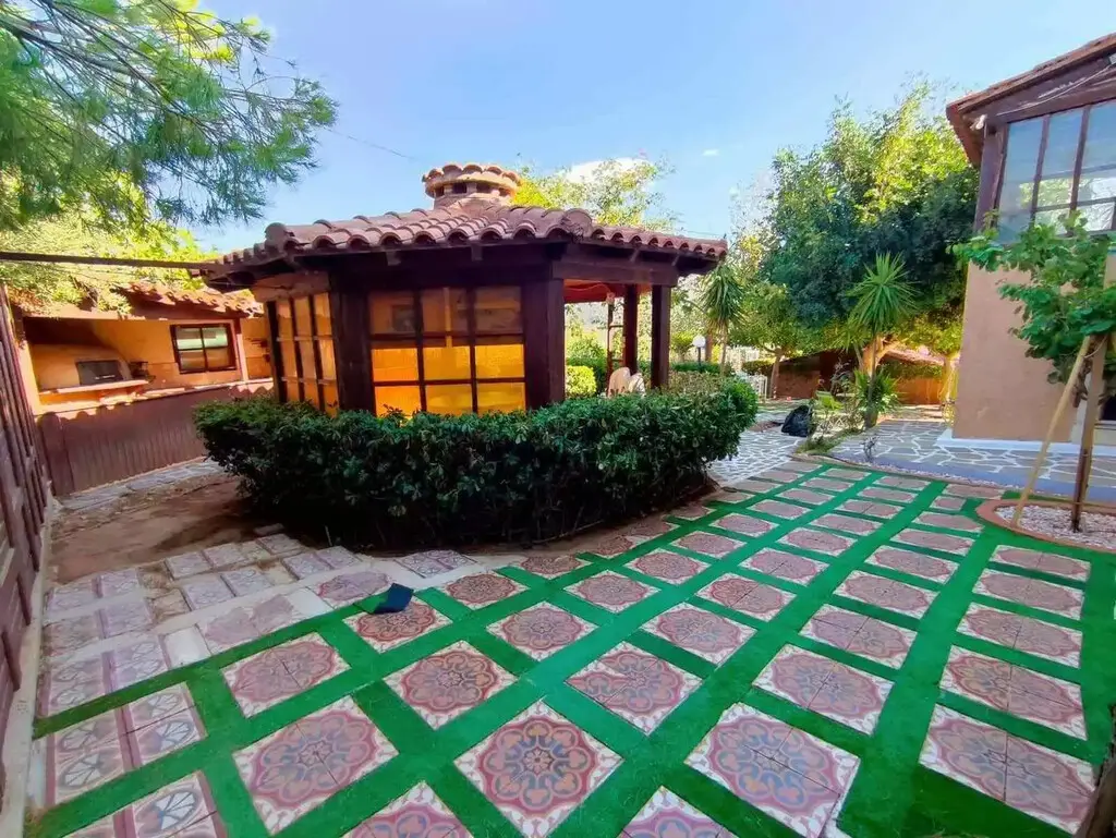House Of 220 M² In Attica