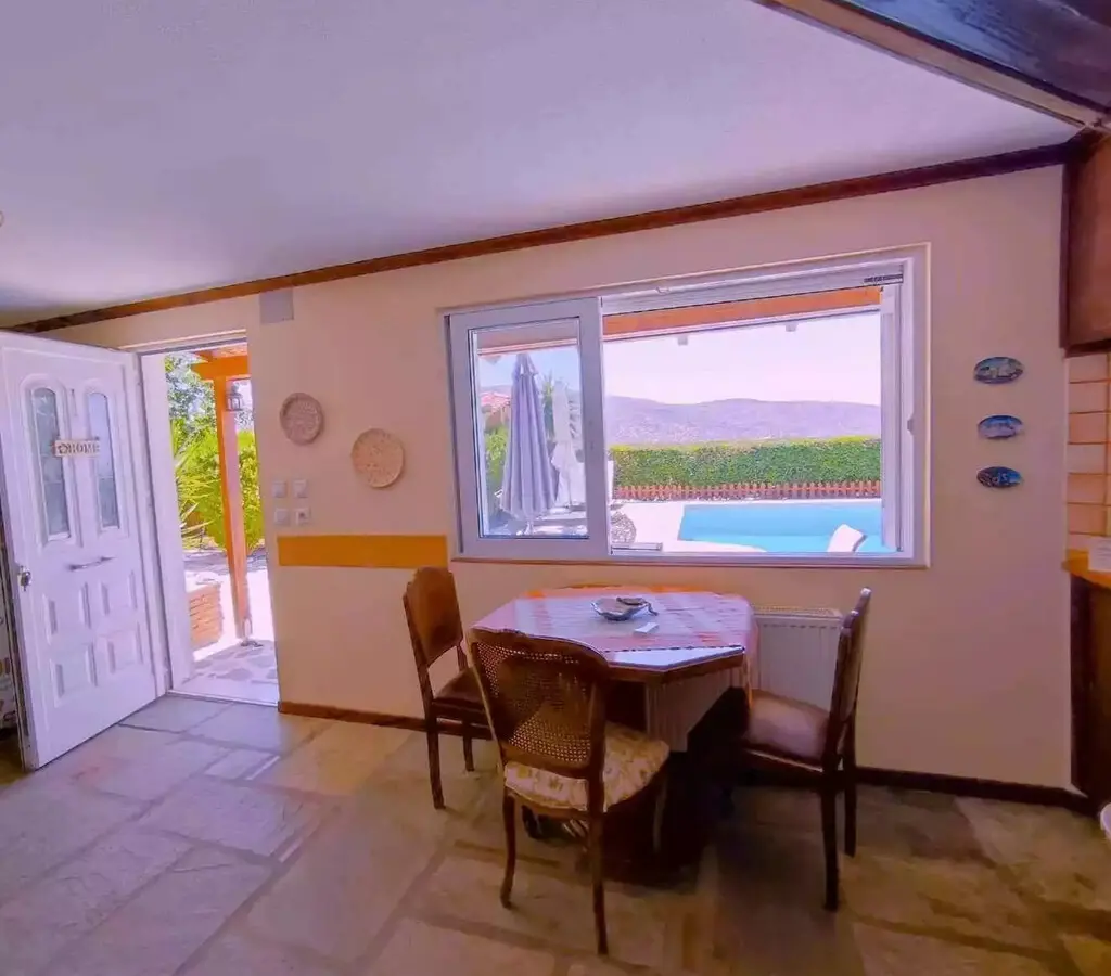 House Of 220 M² In Attica