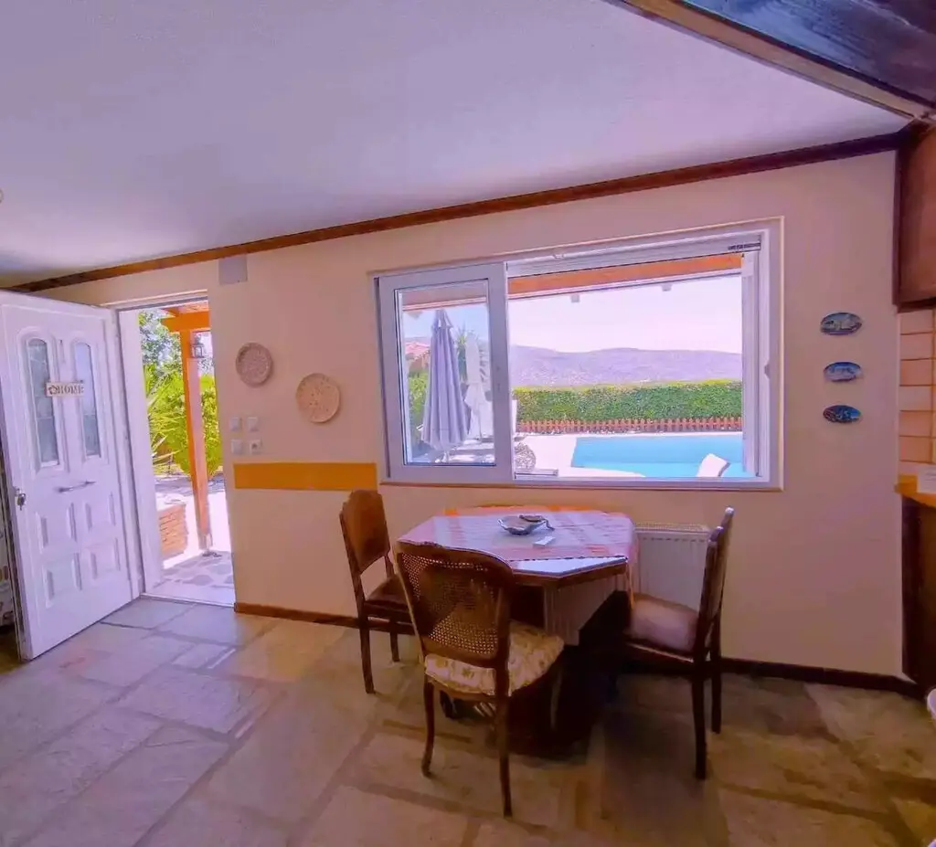 House Of 220 M² In Attica